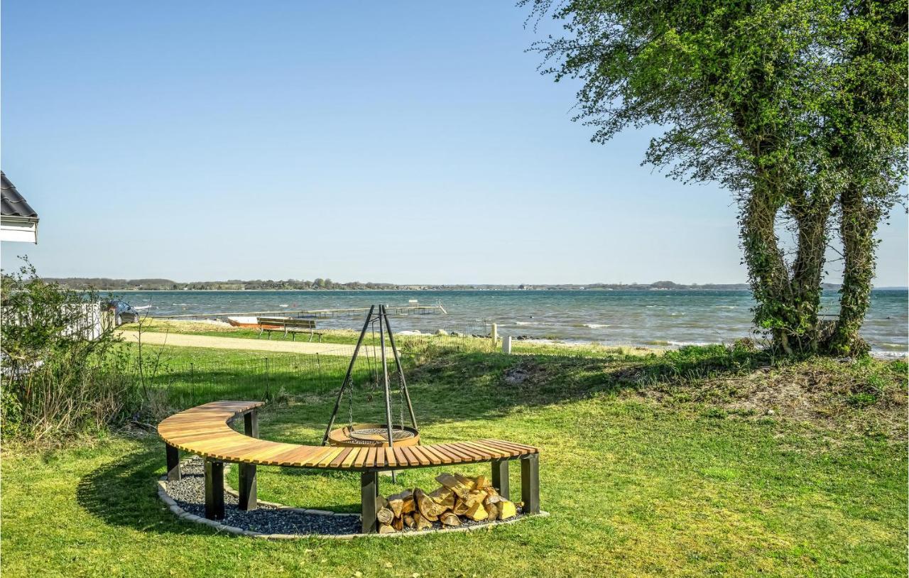 Beach Front Home In Sjolund With Kitchen エクステリア 写真