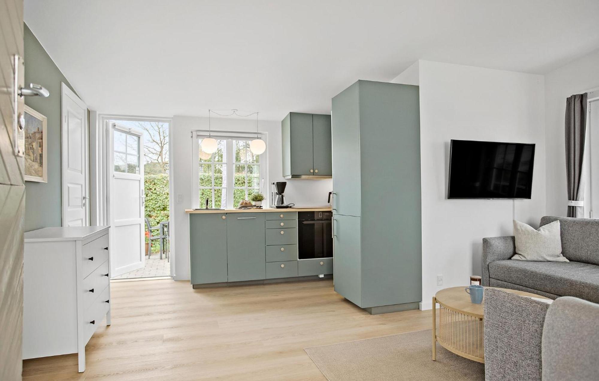 Beach Front Home In Sjolund With Kitchen エクステリア 写真