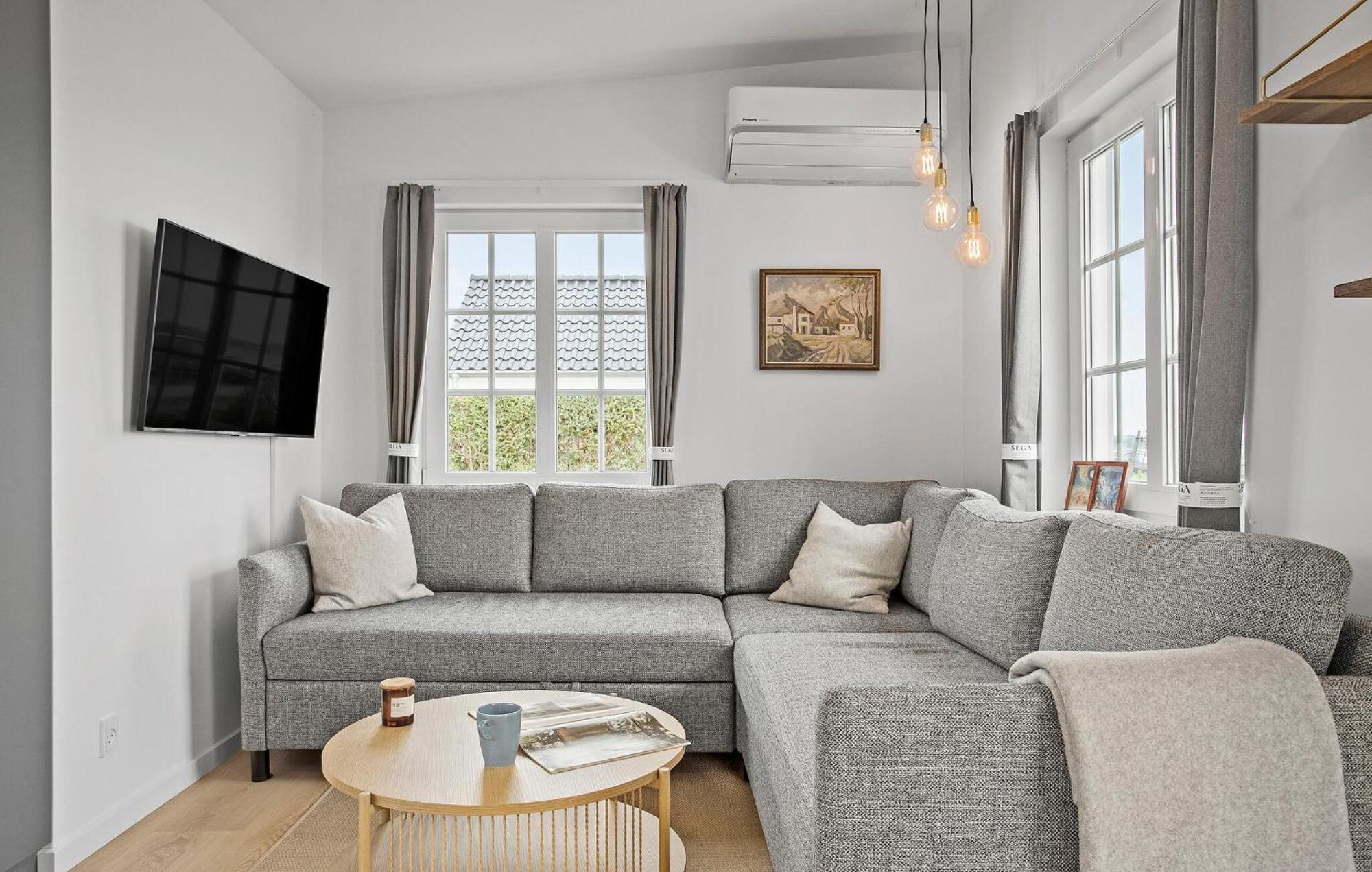 Beach Front Home In Sjolund With Kitchen エクステリア 写真