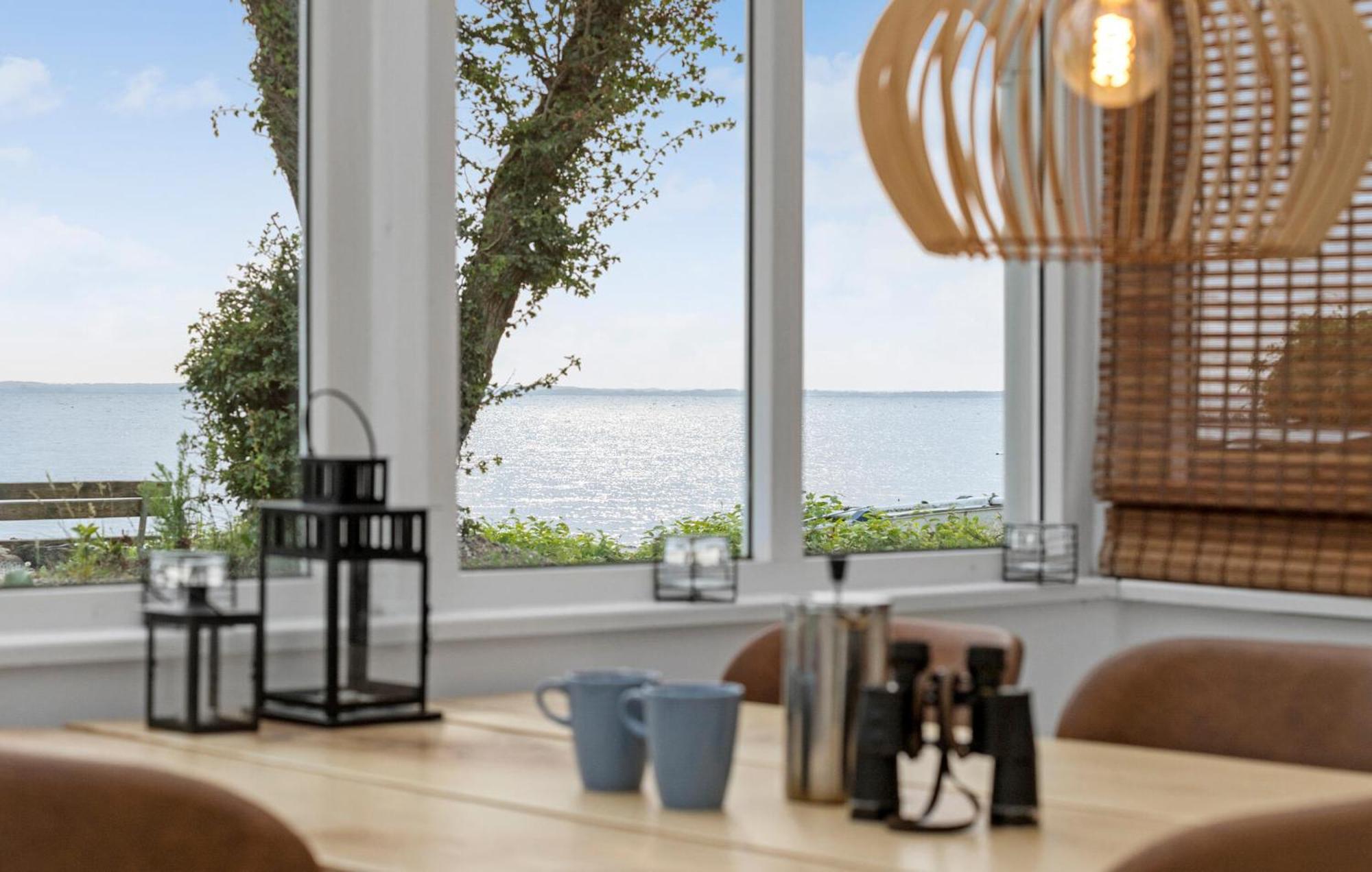 Beach Front Home In Sjolund With Kitchen エクステリア 写真